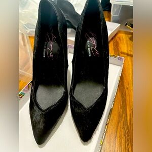 Never worn, Steve Madden, faux black